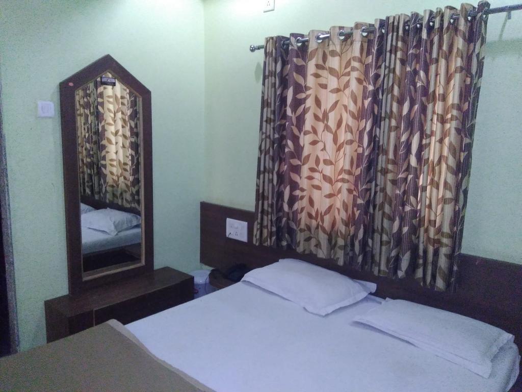 Sri Sai Sannidhi Hotel เชอร์ดี ภายนอก รูปภาพ